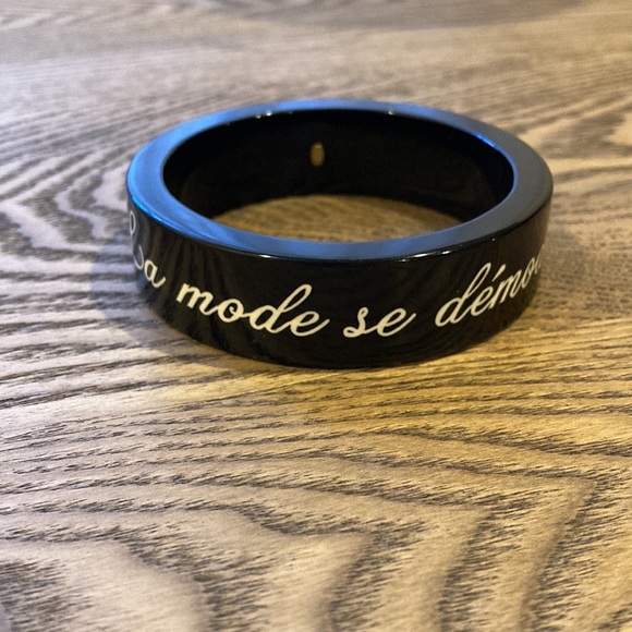 CHANEL 2007 Spring 07P Black & White Resin Bangle Bracelet - Picture 5 of 9